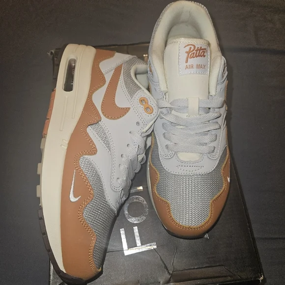 Shoes - Picture 5 of 6